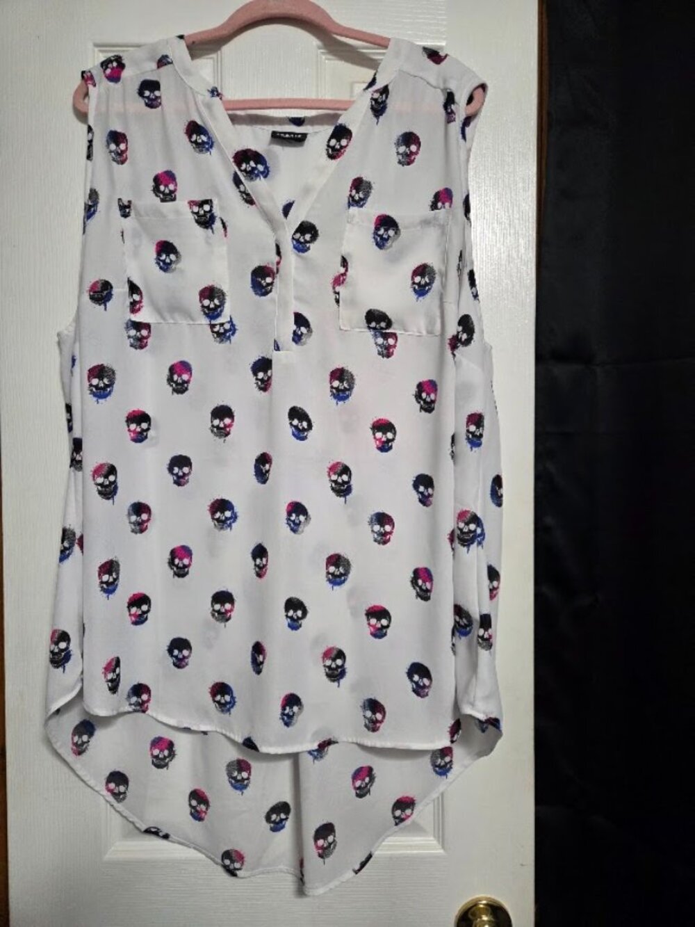 Torrid Harper Skull Print Sleeveless Blouse White Pink Blue 3X Goth